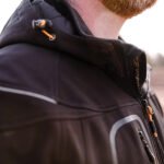 JCB striukė su gobtuvu iš softshell medžiagos